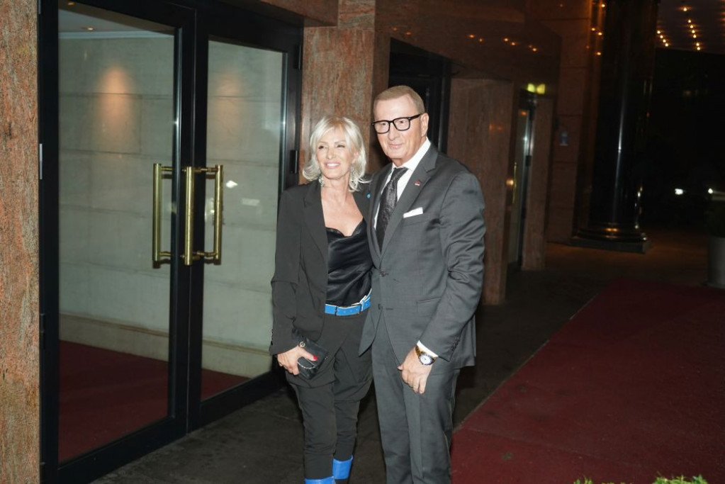 Tragedija za tragedijom u Cakaninom domu! Posle majke, pevačica izgubila još jednog člana porodice