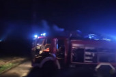 Dramatične scene kod Novog Sada: Izbio veliki požar u Kisaču, vatrogasci se bore sa vatrenom stihijom! (VIDEO)