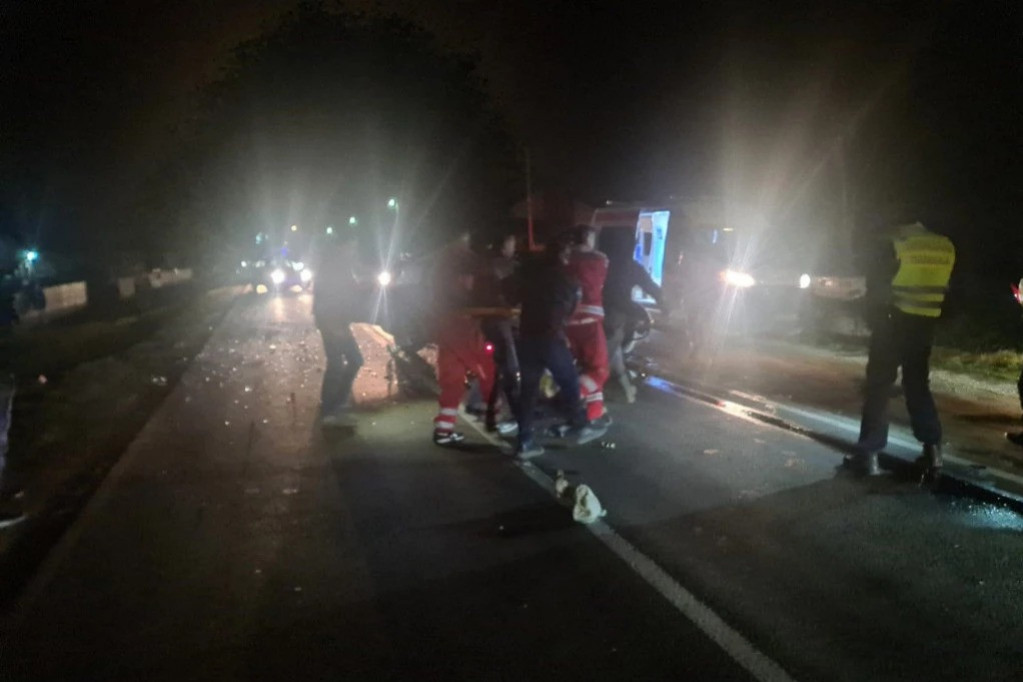 Težak udes kod Mojsinja: Pijani vozač se zakucao u drugo vozilo, među povređenima je i dete