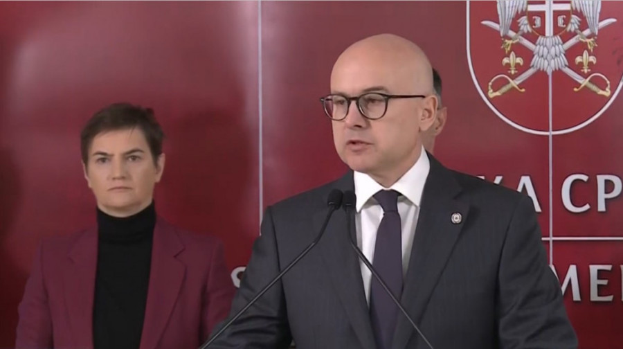 Obraćanje Vučića nakon sastanka o analizi rada Vojske: Idemo na povećanje domaće proizvodnje, plata specijalaca i do 300.000 dinara (FOTO)