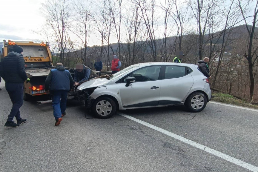 Automobil sa četiri putnika sleteo sa puta: Udes kod Zlatibora, vozači stajali i pomagali povređenima