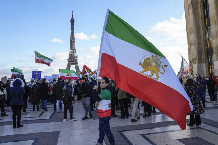 Iran povukao drastičan potez protiv Francuske! Dvojici diplomata zauvek zatvorena vrata, Teheran izneo teške optužbe