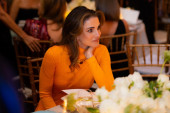 I plemkinje vole kardigan od kašmira: Kraljica Ranija pokazala orijentalni šik stvoren za ljubiteljke minimalizma
