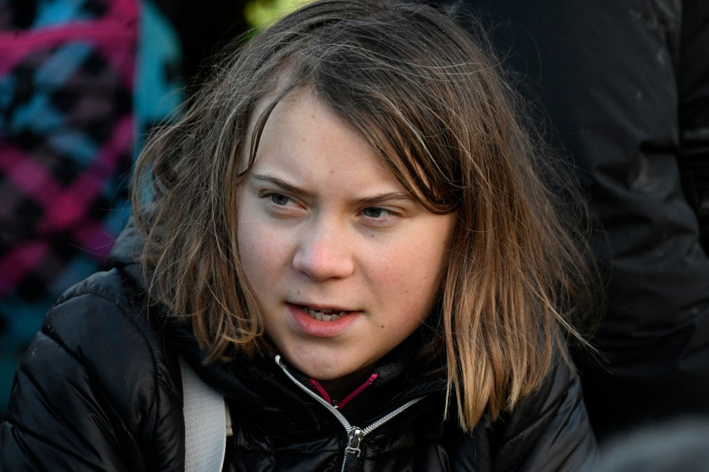 Greta Tunberg upozorila: Čovečanstvo "juri ka litici" klimatske katastrofe