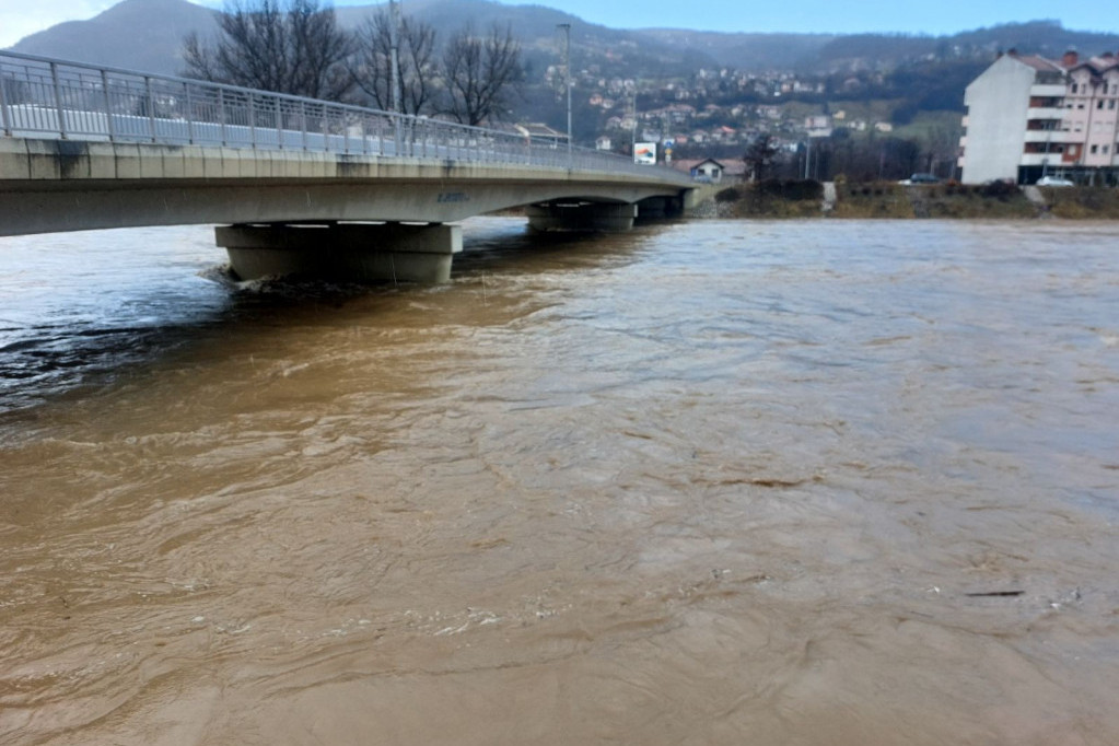 Poplave opet u Srbiji: U Prijepolju i Sjenici vanredno  - reka Lim raste 20 centimetara na sat, reka Grabovac poplavila desetine objekata