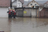 Meštani Sjenice u panici: Poplave paralisale grad, spasavani ljudi i životinje! "Za 75 godina ne pamtim ovakvu oluju" (FOTO)