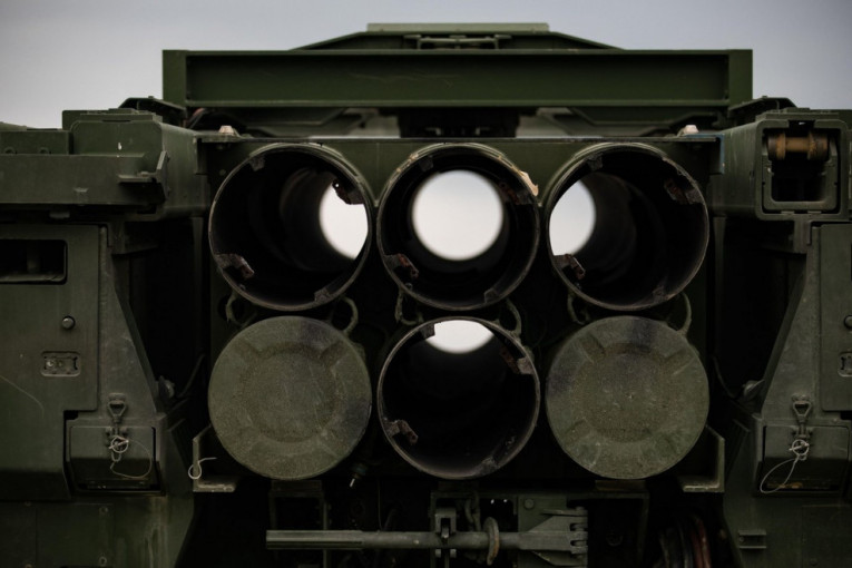 Gaze sopstvenu reč? SAD planiraju da naoružaju Ukrajinu dalekometnim projektilima