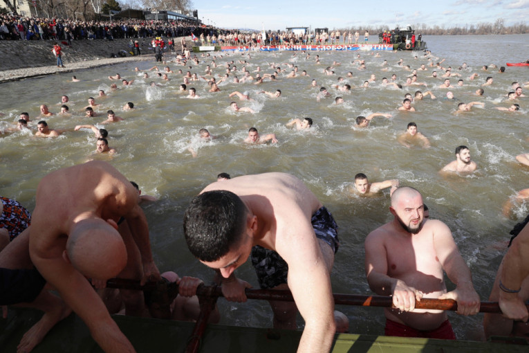 Plivanje za Časni krst tradicionalno na Bogojavljenje: Pogledajte gde se održava u Beogradu