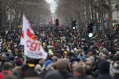 Četvrti talas masovnih demonstracija u Francuskoj: Hiljade protiv reformi penzionog sistema i podizanja starosne granice (FOTO)