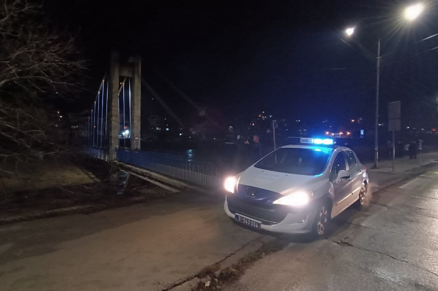 Lim i dalje raste, u Priboju svi viseći mostovi zatvoreni za prelazak: Pet porodica evakuisano!