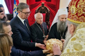 Vučić čestitao patrijarhu Porfiriju slavu: "Svima koji slave želim sreću i radost"