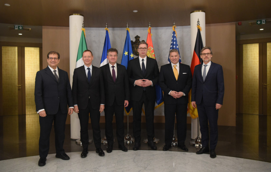 Gradski i opštinski odbori SNS: Podrška Vučiću u odbrani nacionalnih interesa i rešavanju kosovskog pitanja