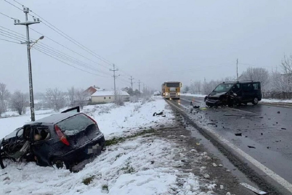 Stravična nesreća kod Šapca: Muškarac (70) preminuo na licu mesta! (FOTO)