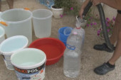 Vratio se scenario iz 2017. godine, Lim zamutio pijaću vodu: Prijepoljci ponovo pune flaše i kante, a postavljene su i cisterne!