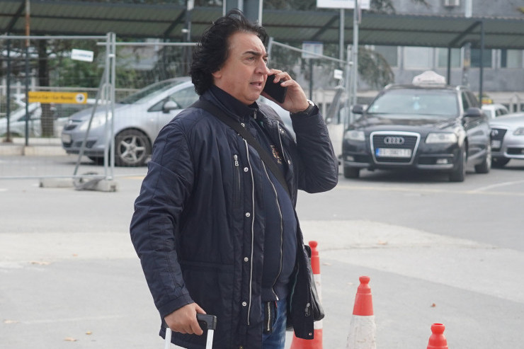 "Morao sam da je venčam, ali brzo smo se razveli!" Našeg pevača bivša ucenila da je oženi, a evo šta mu je tražila!