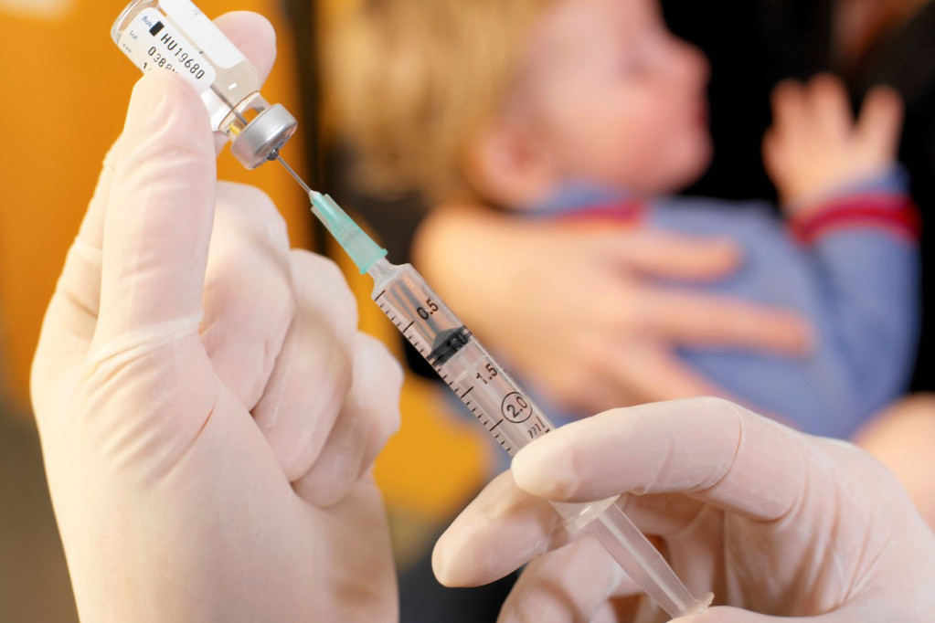 Raste interesovanje za MMR vakcinu: Ako imate povišenu temperaturu sa osipom, javite se lekaru!