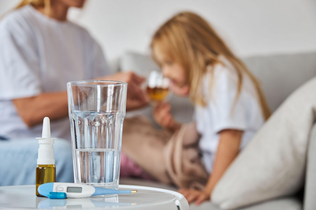 Namazala dete senfom i uvila u novine da ga izleči od prehlade! Poznati pedijatar objasnio koji "narodni" lekovi stvarno deluju kod dece!