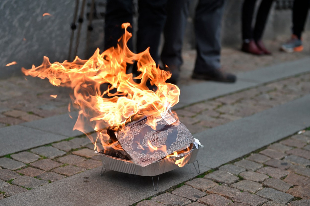 Nema više spaljivanja Kurana: Danska vlada predložila da paljenje islamske svete knjige bude zakonom kažnjivo
