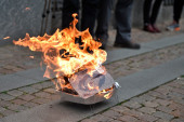 Narod i danas ustao protiv paljenja Kurana: Demonstranti poručili - osuđujemo islamofobiju koju podržava Švedska