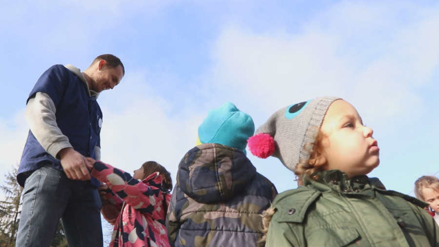 Na fakultetu bili 70 devojaka i samo četiri mladića: Bogdan iz Požege jedini je muški vaspitač u svom kraju (FOTO)