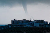 Neverovatan snimak moćne prirode na moru: Tornado u Budvi (VIDEO)