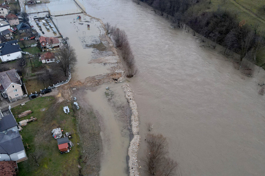 Ući ćemo u svako poplavljeno domaćinstvo: Nakon što se Lim povukao u Prijepolju sledi procena štete, uništeno 3 kilometra puteva