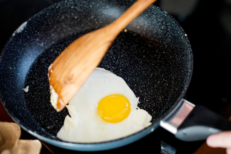 Nećete verovati koliko je lako: Trik za savršeno kuvana jaja bez zelenog žumanca!
