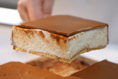 Recept dana: Mančmelou torta - bez kuvanja fila i sa čokoladnom glazurom koja se topi u ustima (VIDEO)