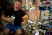 Plutajuća hrana: Šta astronauti jedu u svemiru, a šta mora ostati na Zemlji?