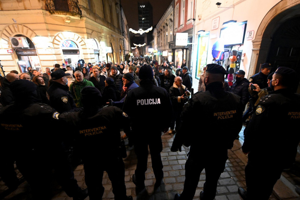Neispavani Splićanin iznerviran urlanjem turista, polugo usred noći uleteo u policiju: Nastavak je bizaran