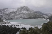 Sneg na Ibici: Hladni talas stigao i do ostrva poznatog po žurkama (VIDEO)