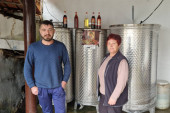 Kancelarija za KiM: Savremena oprema za 10 porodičnih vinarija iz Velike Hoče (FOTO)