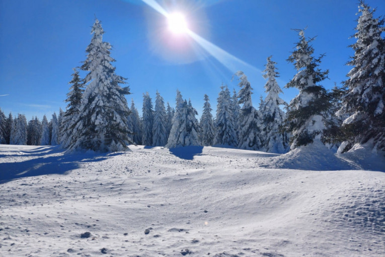 Planina na kojoj snega ima najviše a cene su najniže: Smeštaj se može naći za 30 evra, a obroci triput jeftiniji nego na Kopaoniku (FOTO)
