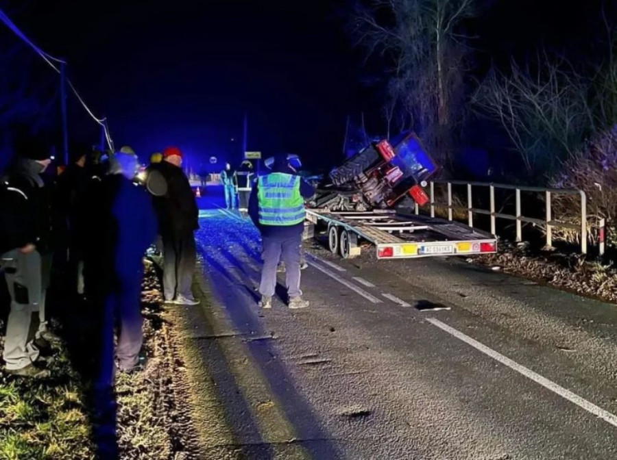 Traktor pao na automobil - jedan poginuo, četvoro povređenih: Detalji nesreće kod Kruševca (FOTO)
