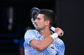 Novak bez majice, potpuno mokar! Najbolji na svetu spreman da osvoji i šestu titulu! (FOTO)