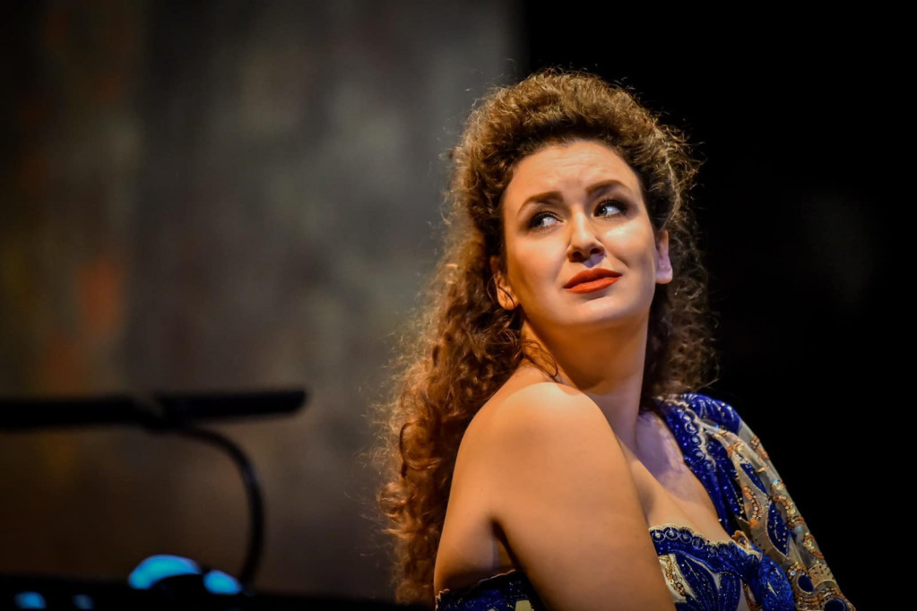 Marija Jelić nastupila na neobičnom mestu u čast Nikoli Tesli: Opera u kombinaciji sa vodopadima (FOTO)