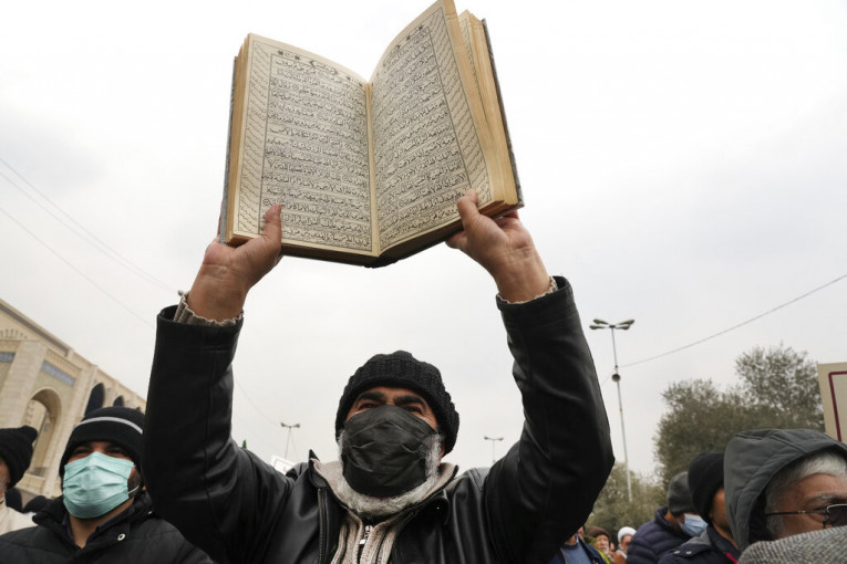 Oglasio se čovek koji je spalio Kuran: Kaže da će to činiti dok knjiga ne bude zabranjena