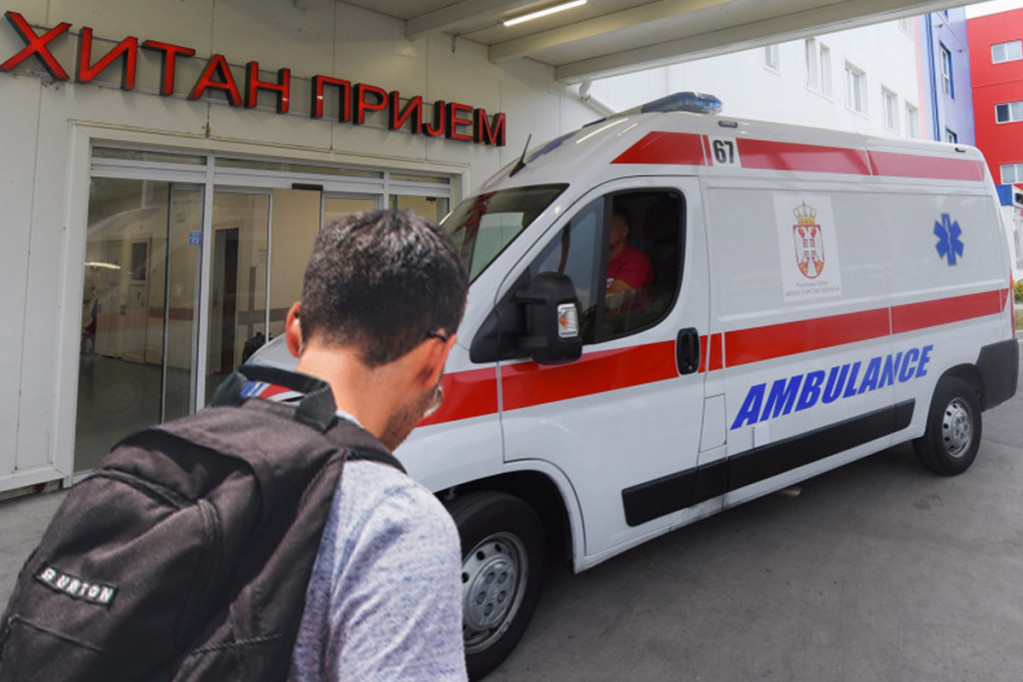 Užas u Kačarevu: Dečak skočio kroz prozor škole!