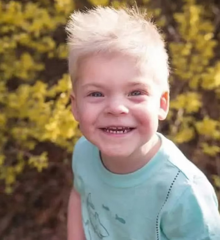 Roditelji vršili egzorcizam nad usvojenim detetom, pa ga ubili: Nesrećno dete umotali u čaršav i zalepili za pod!