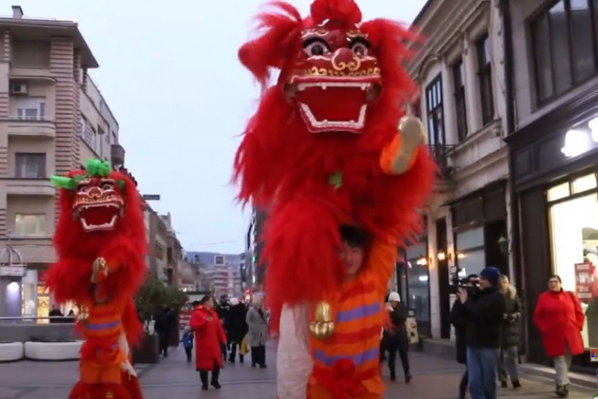 Prvi put u ovom gradu poslednja proslava u nizu: Građani se radovali uz igru lavova, egzotičnu hranu i vatromet! (VIDEO)