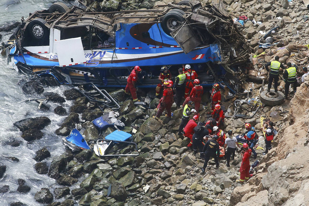 Jeziva nesreća u Peruu, autobus sleteo sa litice: Više od 25 mrtvih, mahom turista!