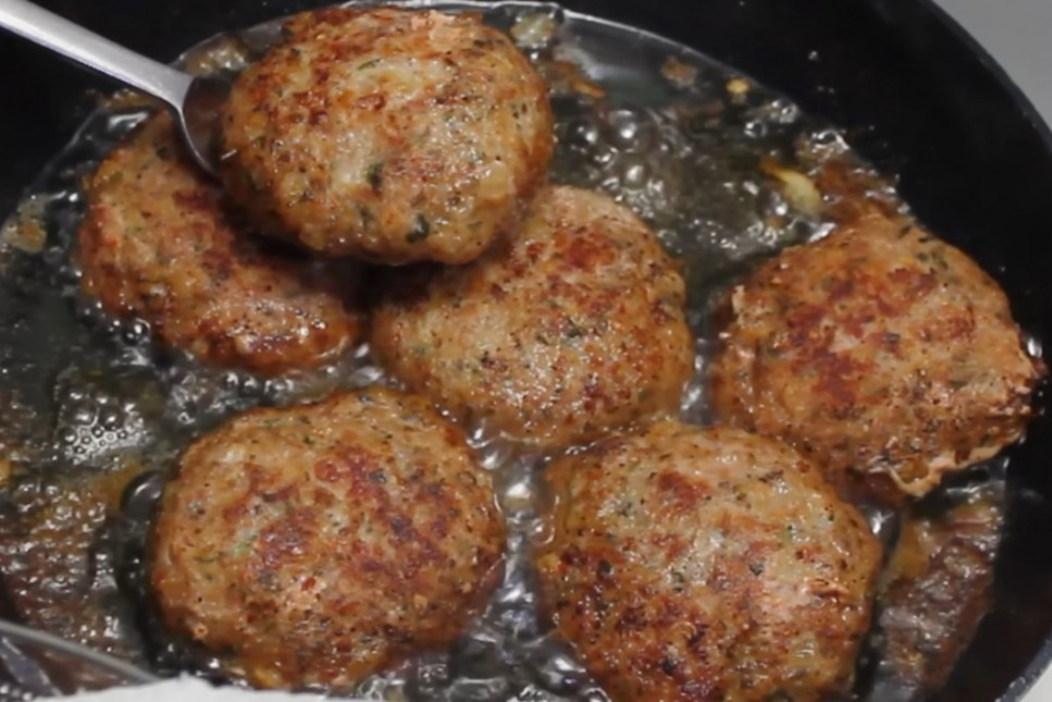 Ovde svi greše: Zbog ove namirnice ćufte ispadaju suve i tvrde, a rešenje je vrlo jednostavno