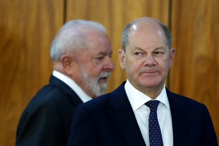 NATO tvrdi da je ruski avion prekršio pravila vazdušne bezbednosti iznad Atlantika; u Harkovskoj oblasti odjeknule eksplozije