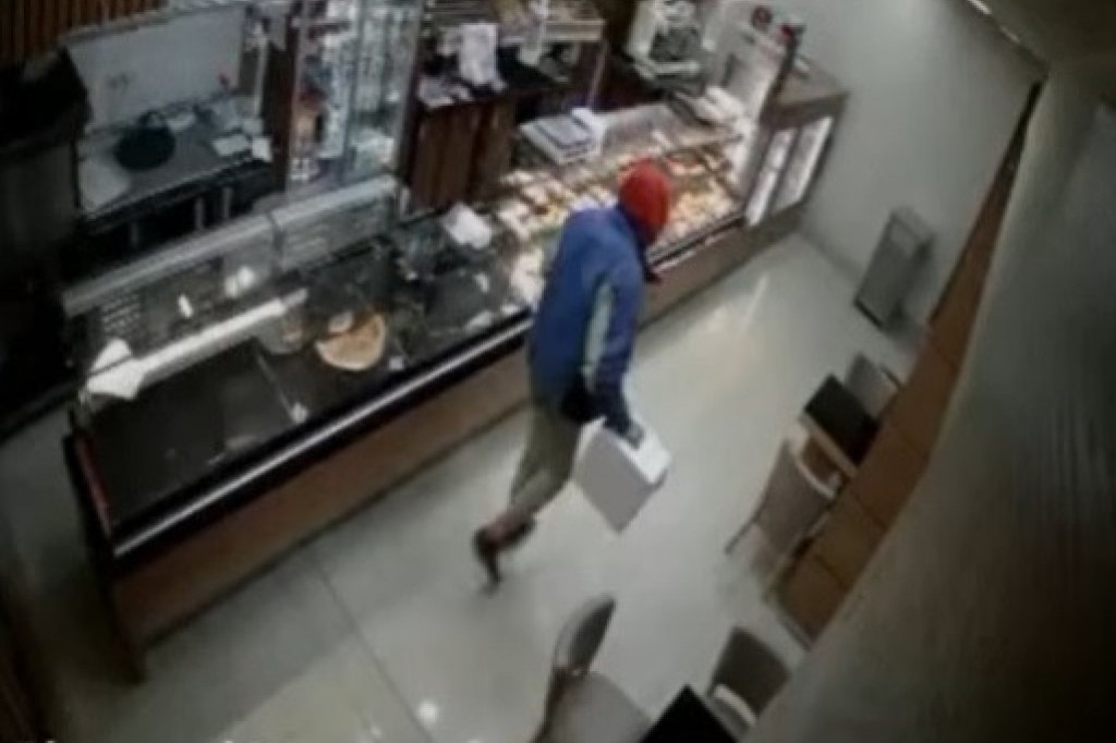 Sramna krađa u centru Beograda: Lopov mrtav hladan ušao u pekaru i ukrao kutiju u kojoj se prikupljao novac za malog Luku Stajkovića