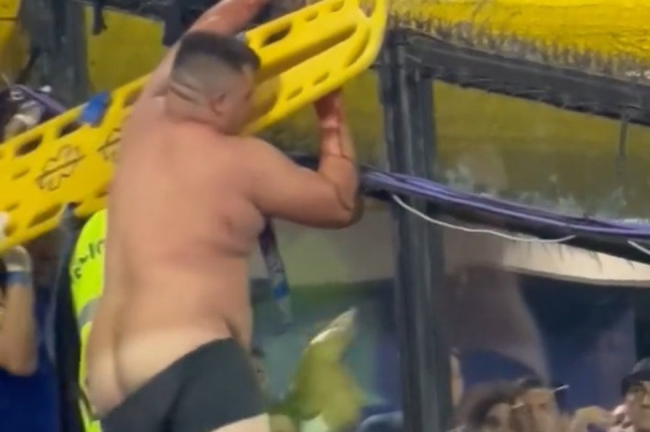 Uznemirujuće: Užas na "Bombonjeri", teška povreda navijača Boke juniors (VIDEO)