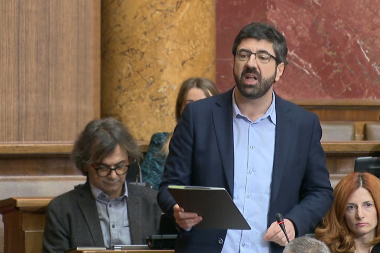 Večiti student smešan kao bioskop: Da nije ušao u politiku od roditelja bi uzimao novac za cigarete