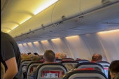 Vrata aviona se otvorila usred leta! Stvari letele okolo, putnici imali problema sa kiseonikom: "Ovo je najgora noćna mora" (VIDEO)