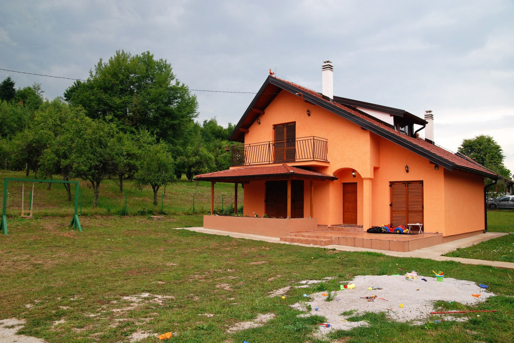 Koliko košta iznajmljivanje vikendice za 1. maj: Evo koje su cena brvnara ili lux vila s bazenom!