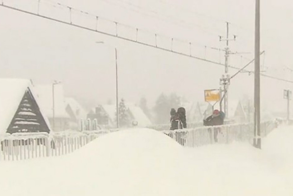 Snažno nevreme u i sneg u Češkoj, Slovačkoj i Poljskoj: Stradalo dvoje ljudi!