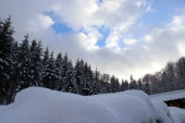 Na Žabljaku metar snega i debeli minus, durmitorska sela zavejana